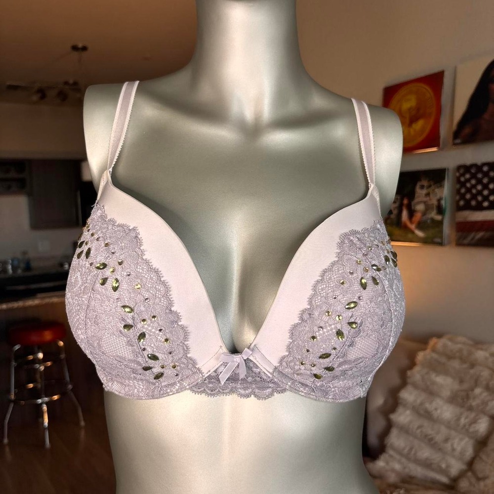 Victoria's Secret Lavender Embellished Push Up Bra | 32DDD  💜